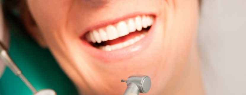جراحات تعديل الأسنان البارزة في تركيا | Dr. Bayer Clinics