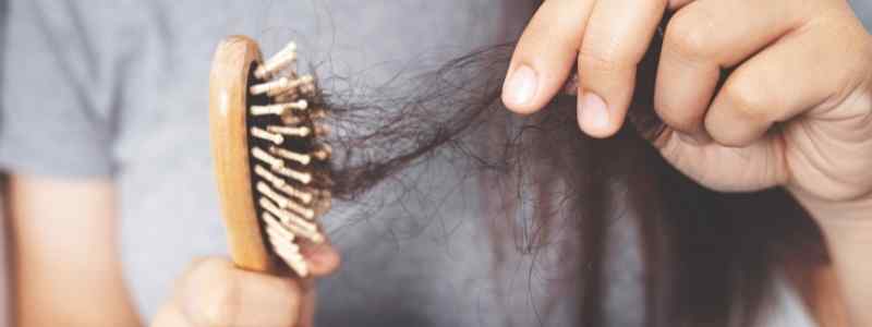 اسباب تساقط الشعر بكثرة | Dr. Bayer Clinics