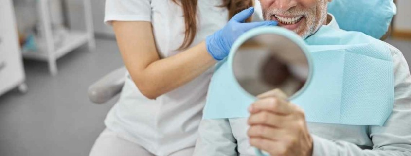 ما هي التجارب الشائعة مع علاج زراعة الأسنان؟